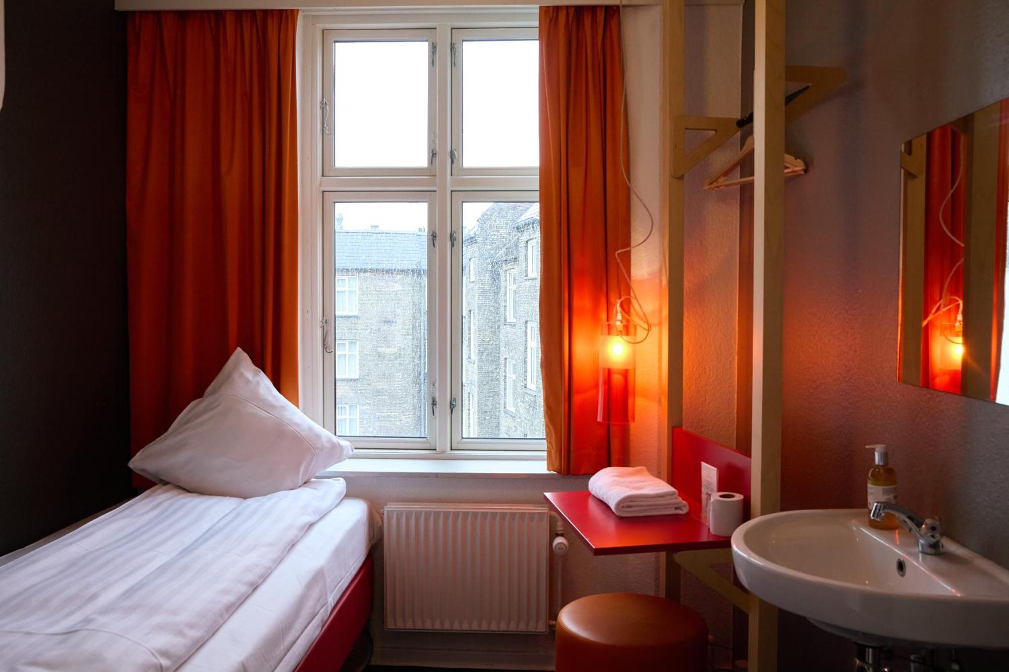 Annex Hotel 2*